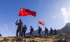 西藏亚东移民管理警察守护国门边境