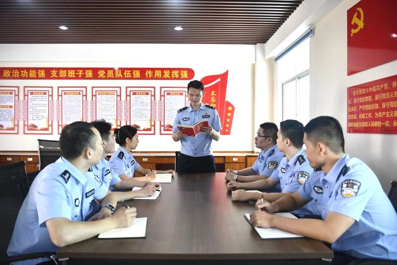 政工战线上的“多面手”