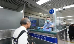 罗湖口岸将迎来重阳节客流高峰 罗湖出入境边防检查站多措并举全力保障通关安全顺畅