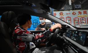 移民管理警察为人民守团圆