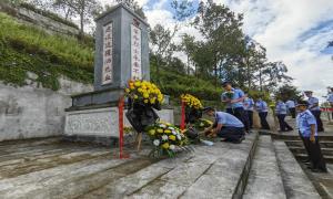 两所一站党支部联合开展“传承红色基因 赓续红色血脉”主题党日