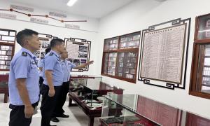 参观抗战老兵村 传承戍边卫国情