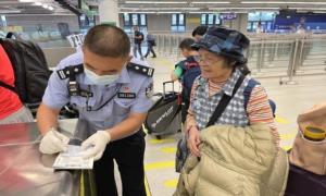 全力应对风雨  皇岗边检民警护航旅客安全顺畅通关