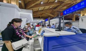 凤凰出入境边防检查站高效保障三亚往返阿斯塔纳客运航线顺利复航