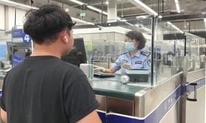 边检女警一份坚守换万家团圆