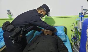 游客自驾被困盐湖沼泽，遇上“挺身而出”的他们！