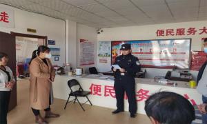 反诈民警进社区 宣传防范零距离
