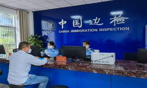洋浦出入境边防检查站高效服务保障今冬明春首艘天然气LNG船舶顺畅通关
