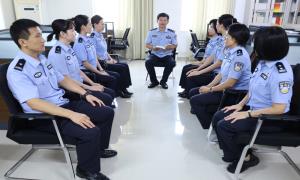三亚出入境边防检查站开展“学思想、强党性、当先锋”青年民警主题读书活动