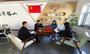 长白镇边境派出所多措并举助力文明城市创建
