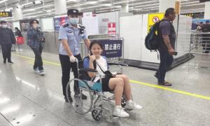 用职业精神擦亮“国门名片”