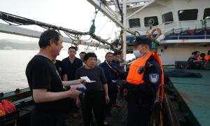 象山边检机关“一船一策”助力远洋渔船顺利入境