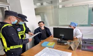 钦州出入境边防检查站开通“绿色通道”为患病船员登陆就医提供便利