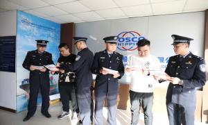 锦州出入境边防检查站开展“宪法宣传周”宣传活动