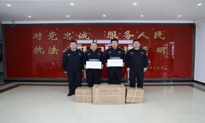 锦州出入境边防检查站送警用装备到基层
