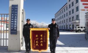 门士边境派出所收到大连邮寄来的锦旗