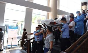 三亚出入境边防检查站开通“紧急通道”救助一名高龄患病旅客