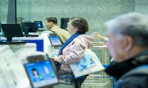 张家界出入境边防检查站助力张家界往返香港客运航线复航