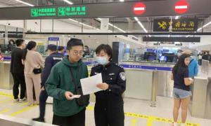 回乡证延期政策即将到期 皇岗边检民警积极向港澳居民宣讲政策及温馨提醒