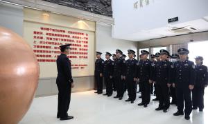 锦州出入境边防检查站组织参观苹果廉政教育基地