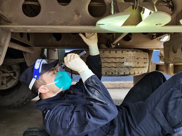 检查出入境货车2.jpg 检查出入境货车2.jpg