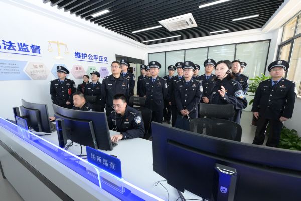 张家港出入境边防检查站参观见学推进法治边检建设 (2).jpg 张家港出入境边防检查站参观见学推进法治边检建设 (2).jpg