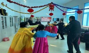 元宵警色浓 警民共团圆