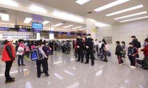 皇岗出入境边防检查站多措并举全力确保深港跨境走读学童通关安全顺畅
