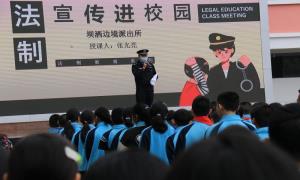 法制宣传进校园 警民共筑校园安全