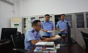三亚出入境边防检查站开展“书香飘警营 文化暖警心”图书捐赠活动