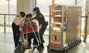 一抹警察蓝竭诚护航旅客平安归途
