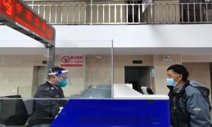 节日“不打烊” 打洛口岸保畅通