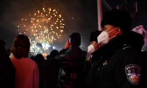 临江边境管理大队保障烟火晚会华丽绽放