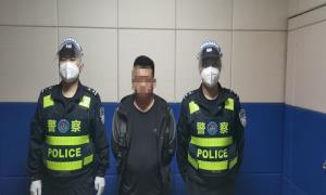 新街边境检查站查获一名网上在逃人员