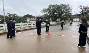 孩子滞留境外三年未见 移民管理警察助力重逢团圆