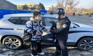 游客丢失万元相机 警民接力热心寻回