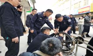 “特别的缘分”！移民管理警察两次救助同一名“驴友”