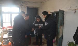 男孩为游戏赌气出走 民警耐心劝导其回家
