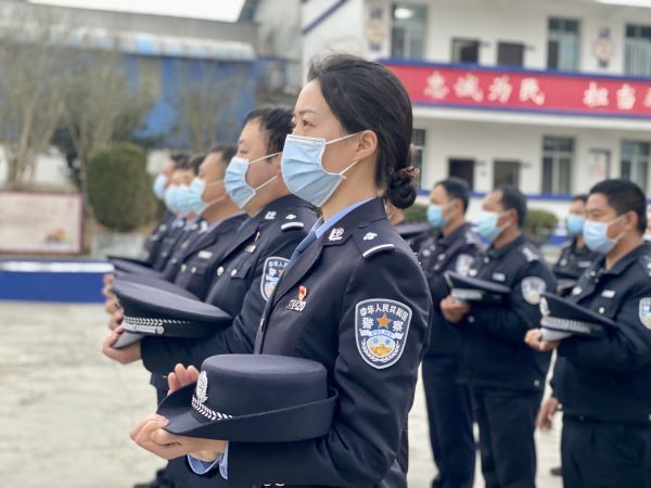 (图5)陈敏 工作照.jpg (图5)陈敏 工作照.jpg