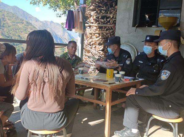 古登边境派出所积极开展3 (1).jpg 古登边境派出所积极开展3 (1).jpg