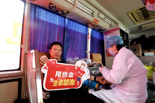 学雷锋显初心 边检献血我先行 (2).jpg 学雷锋显初心 边检献血我先行 (2).jpg