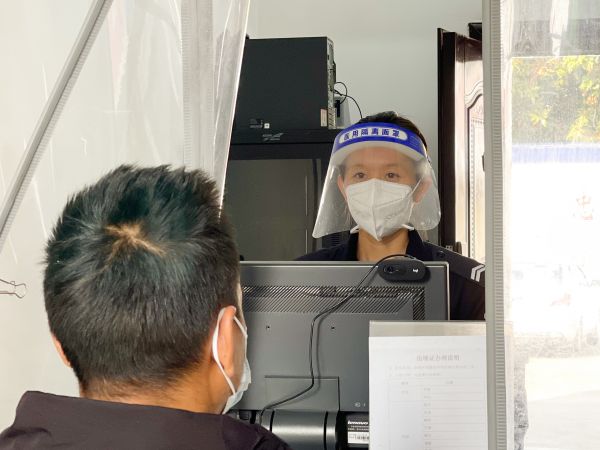 (图2)张青 工作照.jpg (图2)张青 工作照.jpg