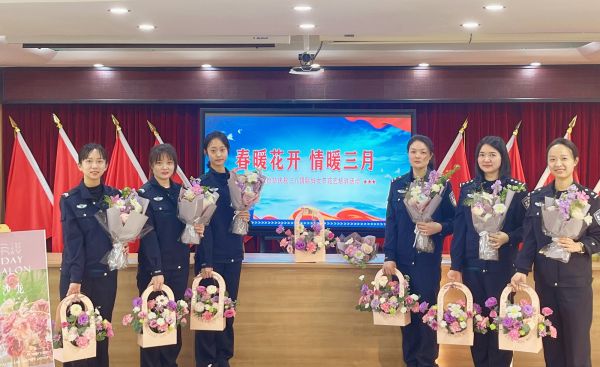 汕尾出入境边防检查站组织开展“三八”妇女节艺术插花活动 (2).jpg 汕尾出入境边防检查站组织开展“三八”妇女节艺术插花活动 (2).jpg