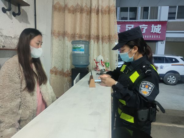 (图4)朗美朋工作照.jpg (图4)朗美朋工作照.jpg