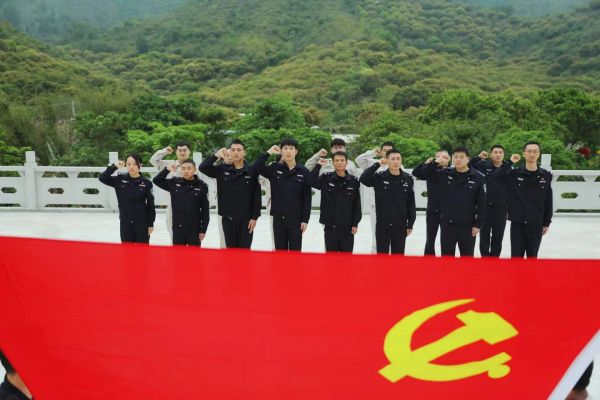 致敬英雄！惠州出入境边防检查站联合共建单位开展清明祭奠英烈活动 (2).jpg