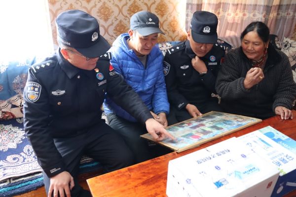 西藏出入境边防检查总站执法调查支队执法调查二队开展百万农奴解放纪念日慰问活动