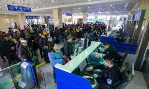 “乙类乙管”实施后 中蒙最大陆路口岸出入境人员突破10万人次