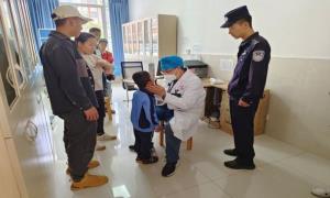幼童误吞硬币 移民管理警察紧急送医