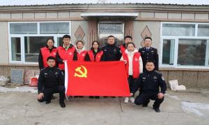 萝北出入境边防检查站联合名山镇开展学雷锋志愿服务活动