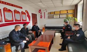 为群众办实事 移民管理警察助力“黑户”成功落户